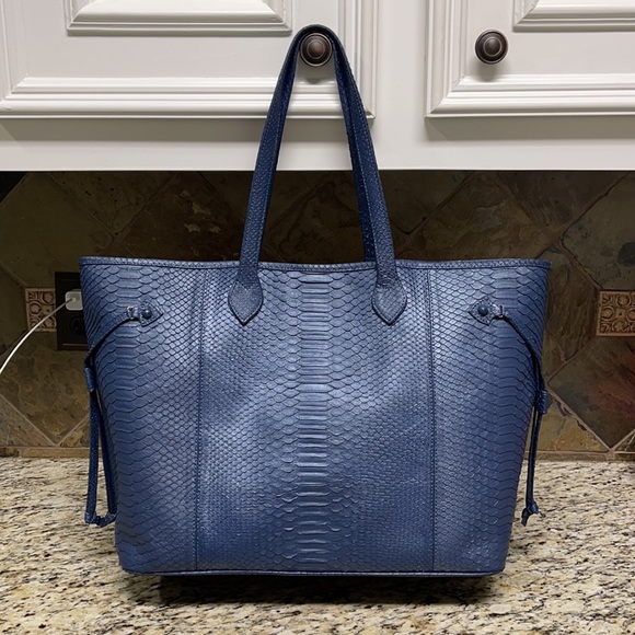 TAXIDERMY LIZ TRAVELER TOTE LARGE NAVY METALLIC - Picture 2 of 6